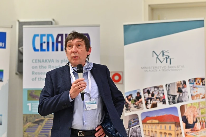 Vědavýzkum.cz/MŠMT: ředitel ÚMG AV ČR Petr Dráber