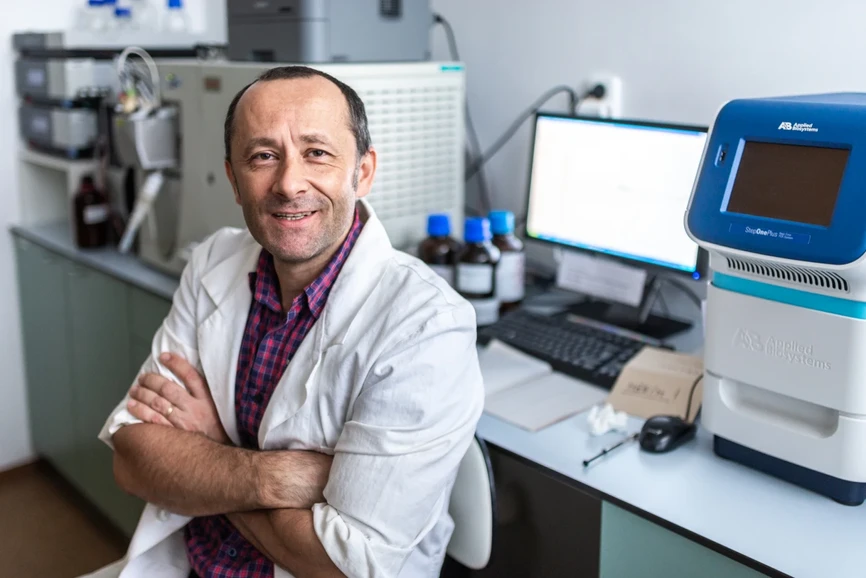 BIOCEV/Jana Plavec: Tomáš Etrych, vedoucí programu Biomateriály a tkáňové inženýrství v BIOCEV a oddělení Biolékařské polymery v Ústavu makromolekulární chemie AV ČR