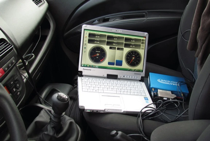 CDV: Záznam dat z řídicí jednotky a parametrů jízdy