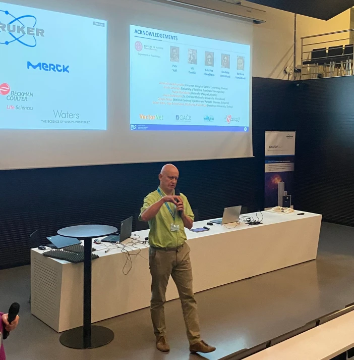 ČSHS: Konference CEEPC-IPM-CMSC 2022: MALDI-TOF mass spectrometry: A powerful method for blood meal identification in insect vectors (Petr Halada)