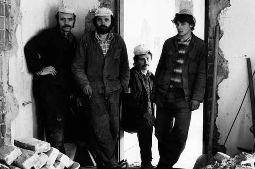 ČSHS: Obrázek 3: Fotoseriál (II) z úpravy laboratoře pro hmotnostní spektrometr ZAB-EQ