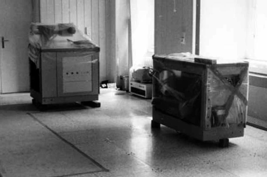 ČSHS: Obrázek 4: Fotoseriál (III) z úpravy laboratoře pro hmotnostní spektrometr ZAB-EQ