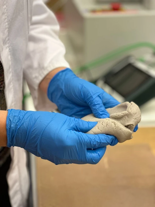 CXI TUL: Skleněná alchymie Marie Staré. Recyklát má nová využití.