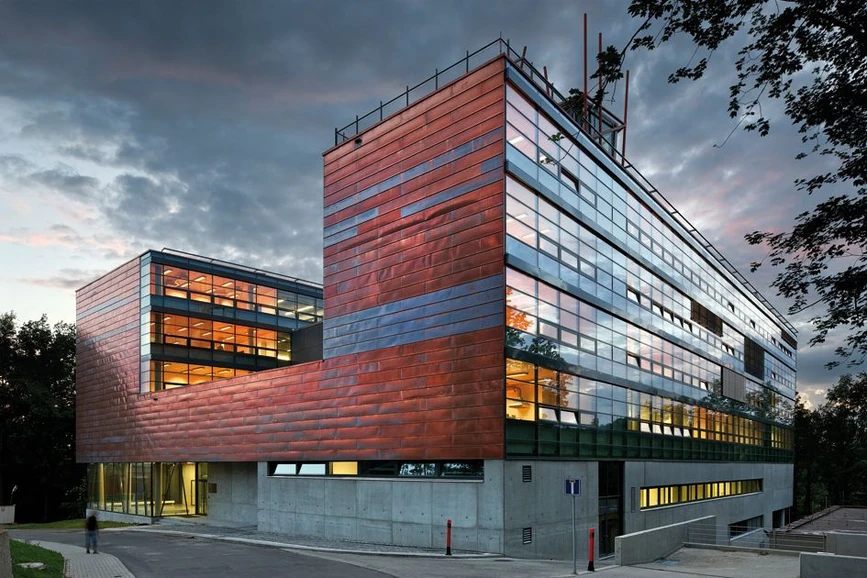 CXI TUL: Ústav pro nanomateriály, pokročilé technologie a inovace Technické univerzity v Liberci.