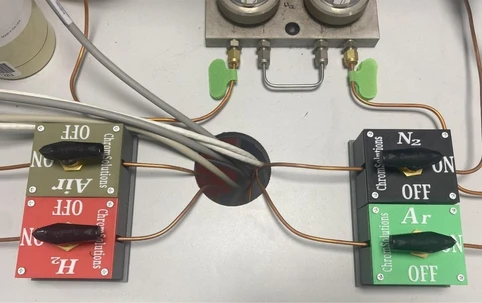 Instalace plynů v analytické laboratoři