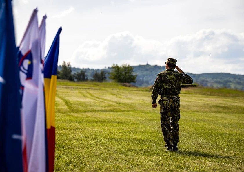 AČR / nadporučice Jitka Tichá: Slavnostním nástupem zahájeno mezinárodní cvičení chemických jednotek Coronat Mask 2024
