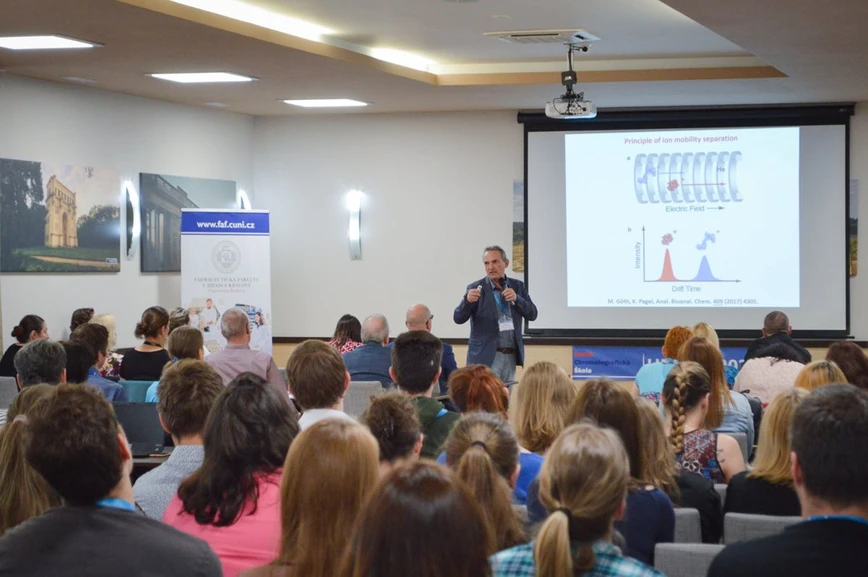 FaF UK: Příspěvek iontové mobility k řešení analytických úkolů (Karel Lemr, UPOL)