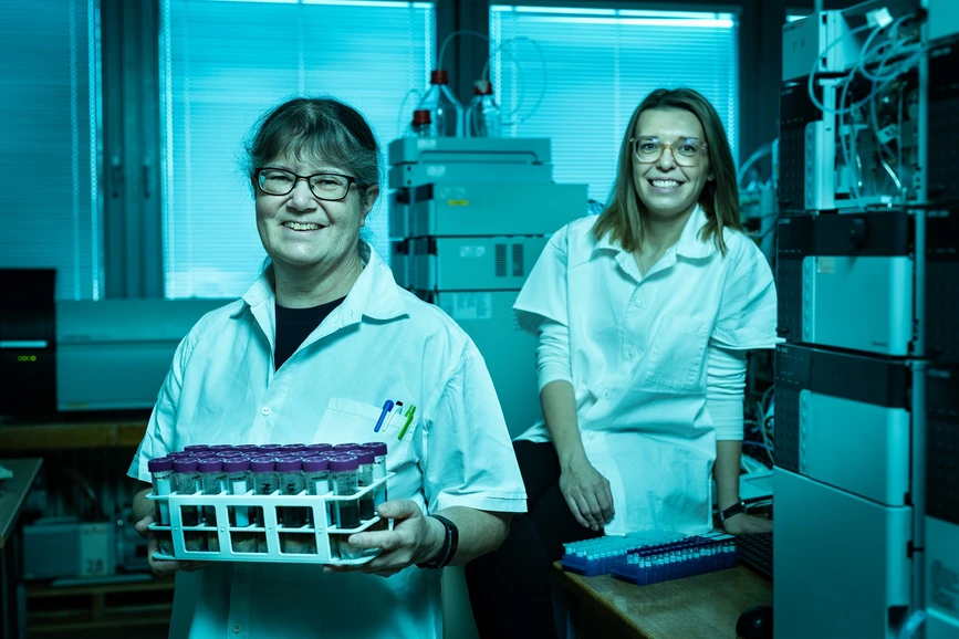 Forum UK/Hynek Glos: Barbora Szotáková a Lucie Raisová z katedry biochemických věd Farmaceutické fakulty UK