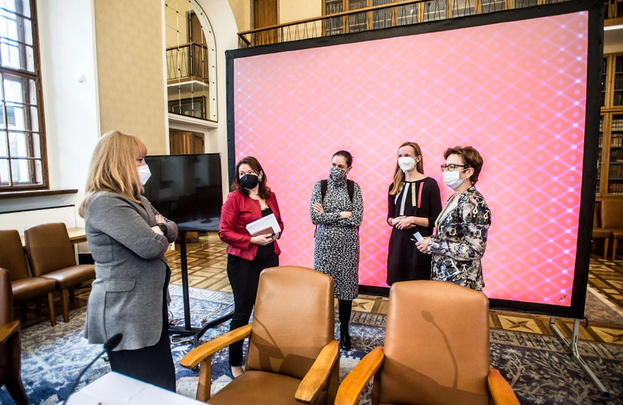 Forum/Vladimír Šigut: Debata UK: Téma žen ve vědě musí Česko řešit.