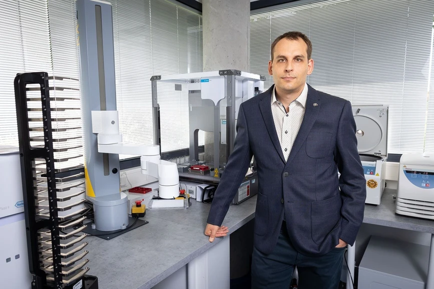 Forum: magazín Univerzity Karlovy / Michal Novotný: Biofyzik Vyklický má rád vědu bez zbytečných průtahů