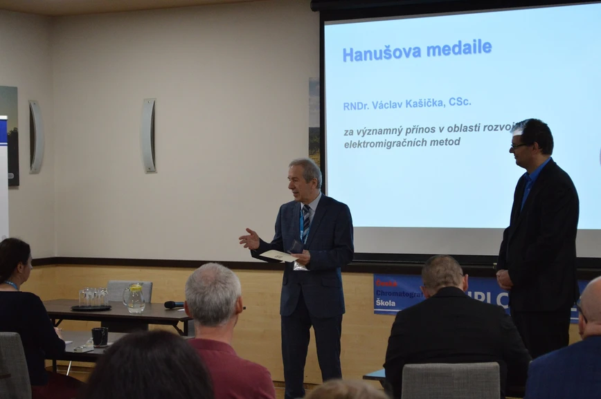 HPLC.cz: Slavnostní předání Hanušovy medaile pro RNDr. Václava Kašičku, CSc