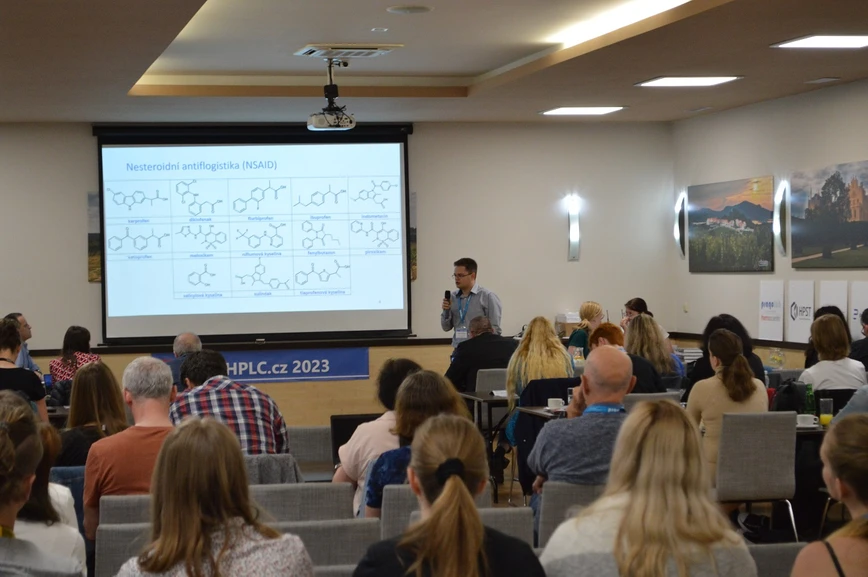 HPLC.cz: Současná analýza boswellových kyselin a nesteroidních protizánětlivých léčiv pomocí CE-MS (Dmytro Kosolapov)
