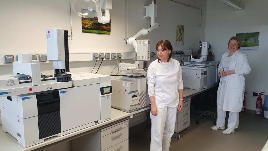 HPST: Instalace  plynového chromatografu s hmotnostním detektorem Agilent 8860/5977C v laboratořích společnosti DEZA