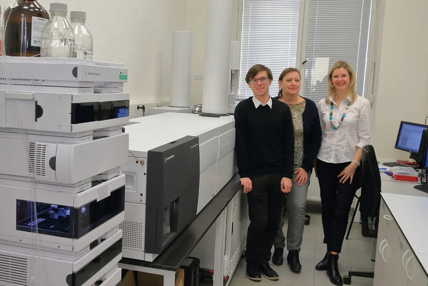 HPST: Ing. Vít Kosek, prof. Ing. Jana Hajšlová, CSc., Ing. Jitka Zrostlíková, Ph.D. (HPST) se systémem UHPLC/QTOF MS s iontovou mobilitou Agilent 6560