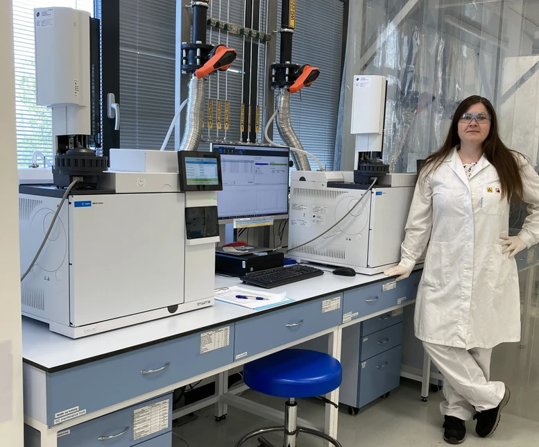 HPST: Plynový chromatograf Agilent 8890 v laboratořích Central Glass Czech s.r.o.