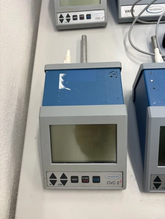 Vacuubrand CVC 2 vakuový regulátor (Bazar)