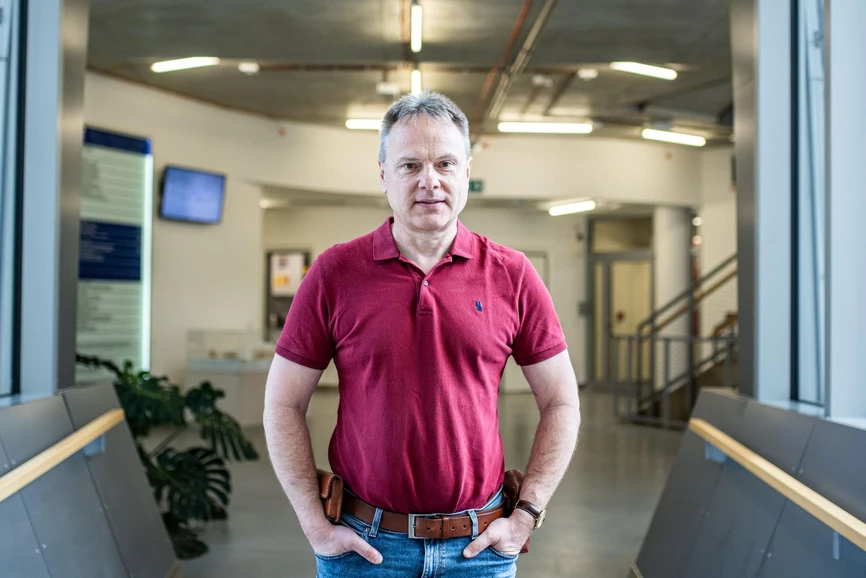 ÚOCHB/Tomáš Belloň: Prof. Michal Hocek, vedoucí vědecké skupiny Bioorganická a medicinální chemie nukleových kyselin