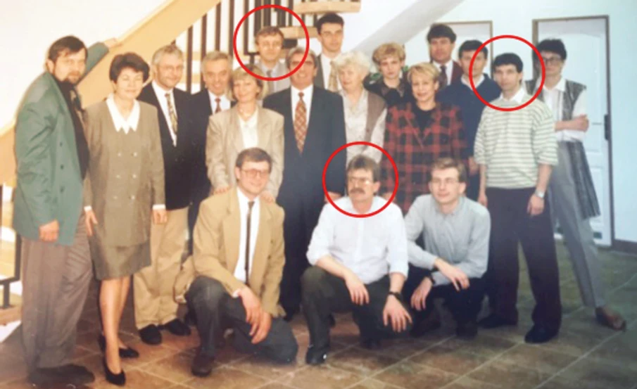 LECO: LECO CZ Team při otevření obchodně-servisního centra v Plzni v roce 1997. Od té doby jsou součástí týmu Pavel Borek (zakladatel), Josef Růt (manažer servisu) a Vlastimil Sokol (první servisní technik) (zleva doprava).