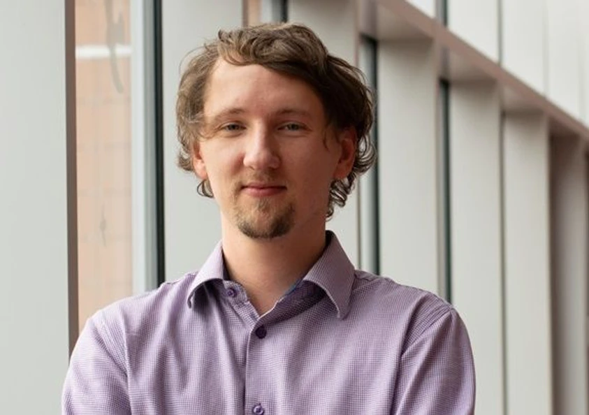 <p><strong>MUNI</strong>: Proteinový vědec Jan Velecký: Strojové učení může zazářit tam, kde už lidská představivost nestačí</p>