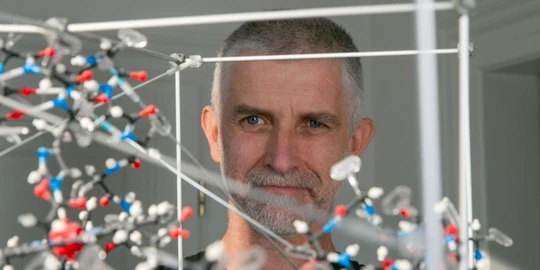 Chci přispět k rozvoji komunity v oblasti teorie pevných látek