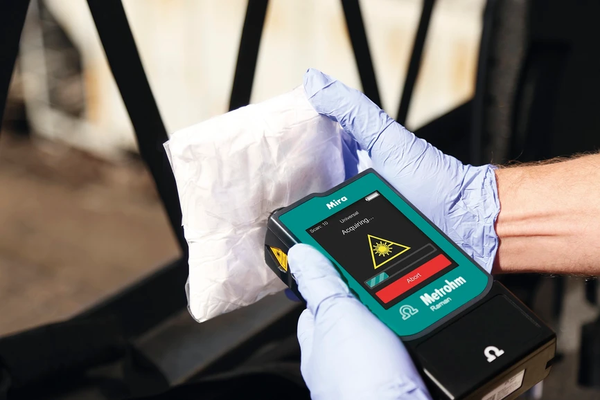 Metrohm: Ruční Raman spektrometr Mira DS jako jednoduché a rychlé řešení pro detekci fentanylu bezpečnostními týmy na hranicích nebo v terénu