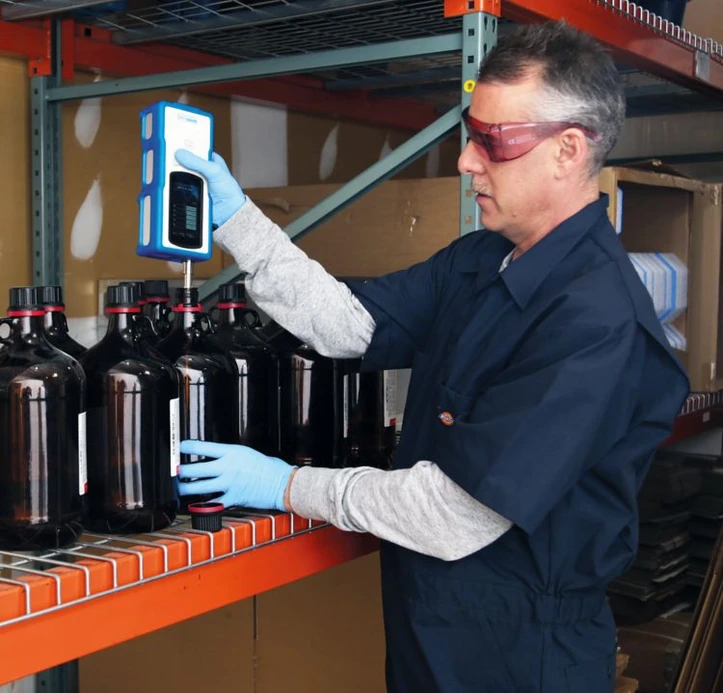 Metrohm: Ramanův spektrometr Metrohm nanoRam k rychlé identifikaci vzorků v laboratoři, skladu, nakládací rampě a nebo třeba na poli