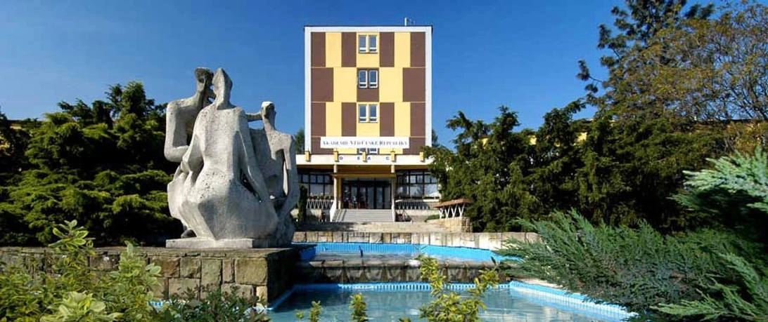 Mikrobiologický ústav AV ČR: MBÚ AV ČR v Praze