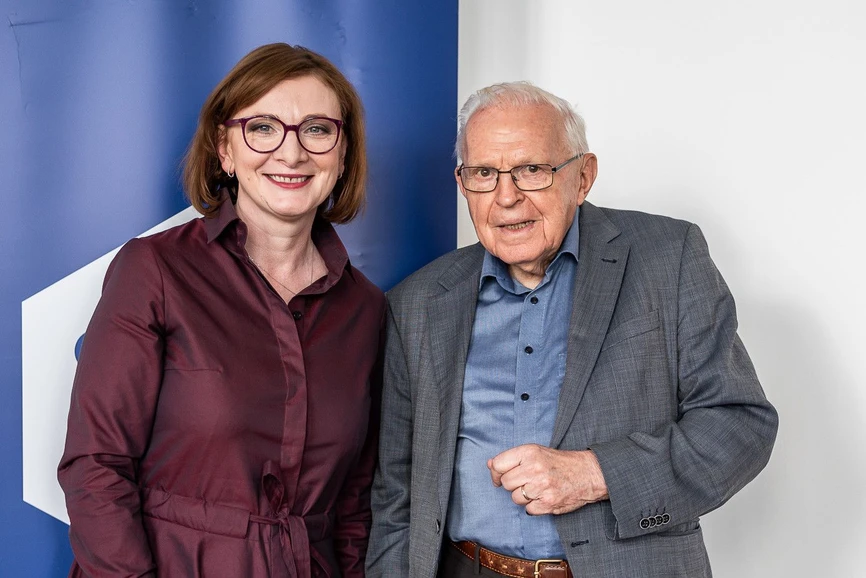 ÚOCHB: Úspěchy peptidové chemie zanesly pražský ÚOCHB na mapu světa