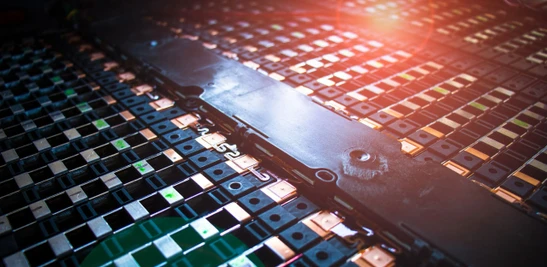 Komplexní analýza roztoků elektrolytů lithium-iontových baterií pomocí plynové chromatografie a hmotnostní spektrometrie