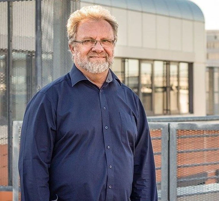 RECETOX: Emeritní profesor Holoubek: Zpočátku jsme měli jen pár přístrojů, které patřily spíš do muzea, ale dnes můžeme být na RECETOX hrdí.