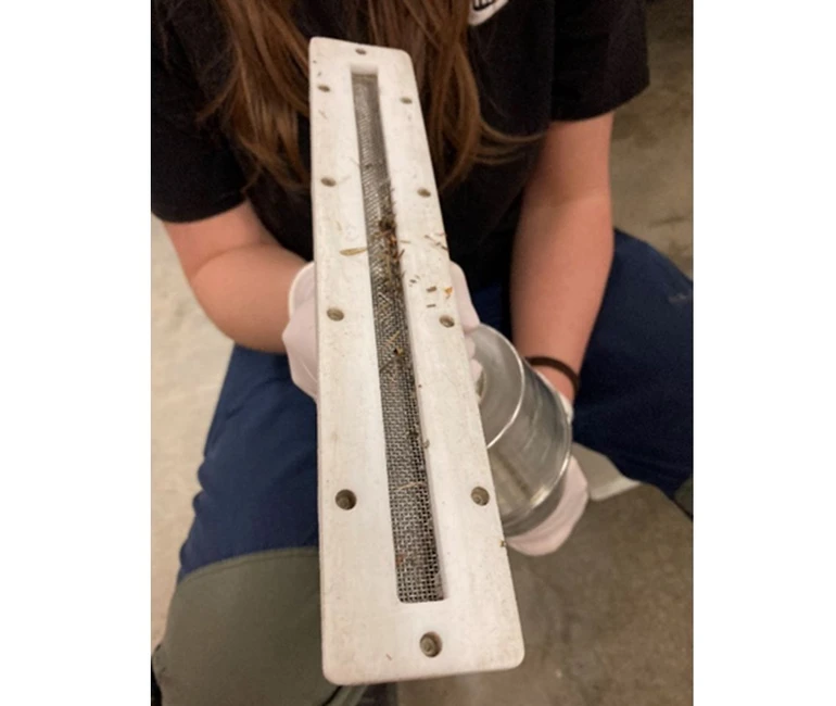 RECETOX: Rozbor usazeného prachu z vozů Škoda ukázal vysoké hladiny zpomalovačů hoření:   Standardní vzorkovací hlava s teflonovým nástavcem a mřížkou pro sedadla a kufr.