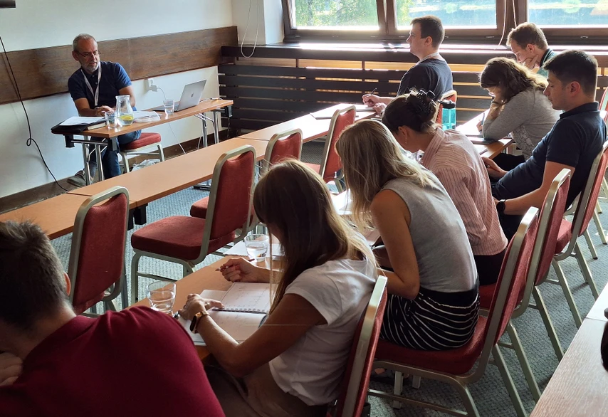 SSJMM: KURZ A - Interpretace spekter EI (Miroslav Polášek)