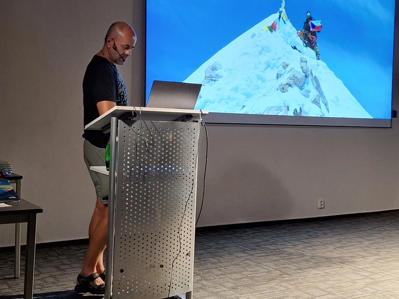 SSJMM: Přednáška horolezce Radka Jaroše „Moje cesta za Korunou Himaláje“.