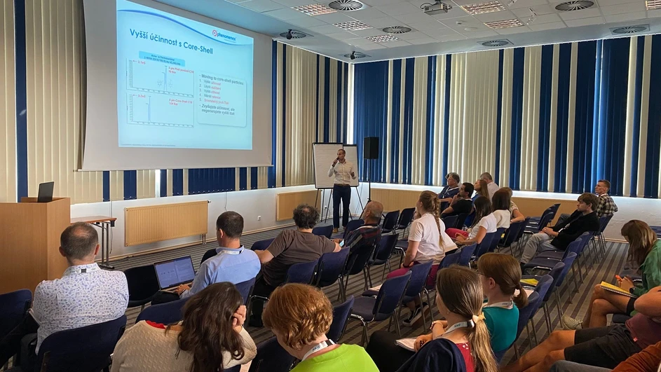 SSJMM: Symbióza core shell a plně porézních částic: Implementace obou přístupů s cílem dosáhnutí lepších HPLC/UHPLC výsledků (Jan Vlasák - Phenomenex)