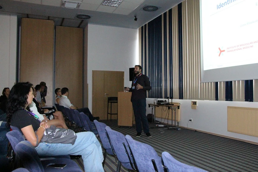 Škola hmotnostní spektrometrie: 26. Škola MS 2025 - Identifikace molekul – HRMS v praxi (Lukáš Najdekr)