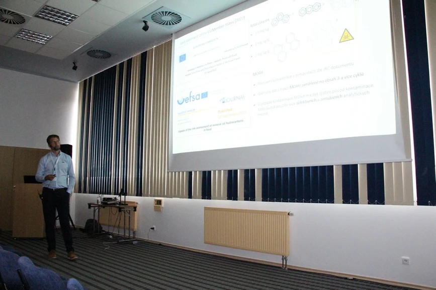 Škola hmotnostní spektrometrie: 26. Škola MS 2025 - Vylepšené stanovení obsahu minerálních olejů (MOSH/MOAH) pomocí GCxGC FID/MS (Pavel Jiroš)