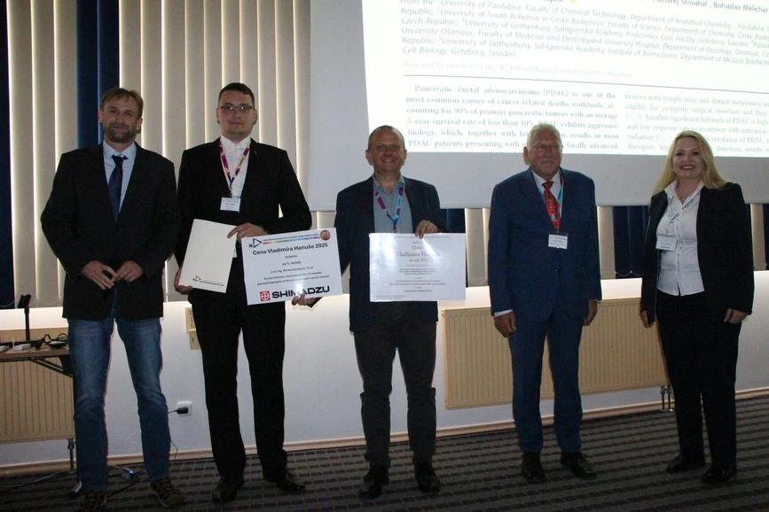 <p>SSJMM / Jitka Kopková: Výherci Ceny Vladimíra Hanuše (ve středu K. Hořejší a M. Holčapek)</p>