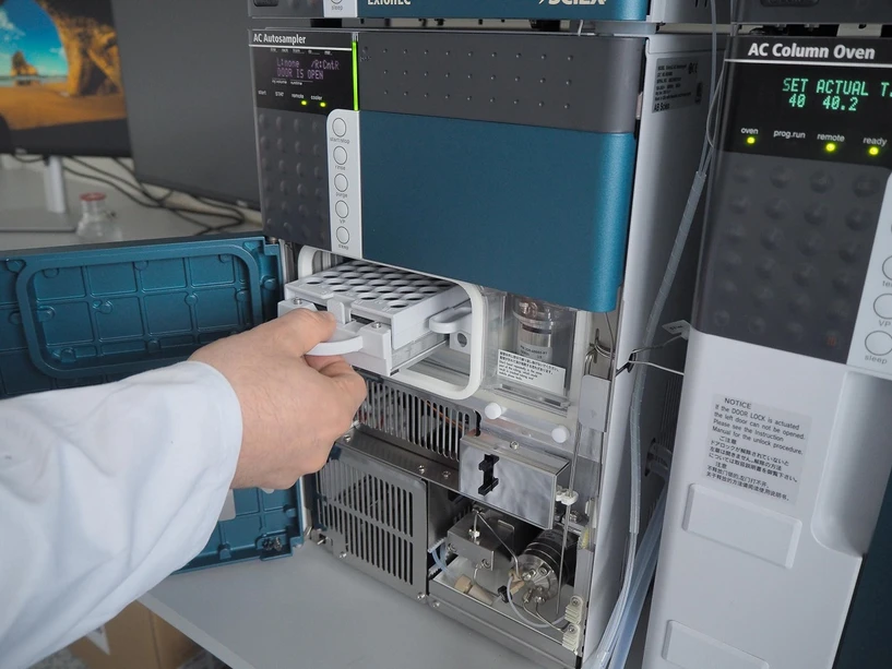 TUL/Adam Pluhar: Nový univerzitní spektrometr nyní patří k nejmodernějším zařízením svého druhu v Libereckém kraji