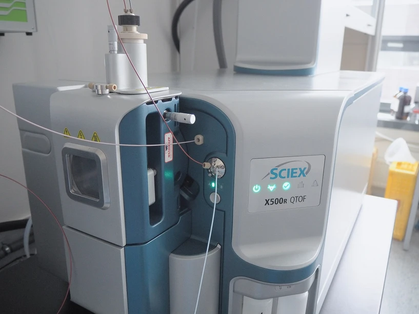 TUL/Adam Pluhar: Přístroj změří nejen pesticidy a farmaka ve vodách, ale i hormony, imunologicky významné molekuly a další látky v biologických vzorcích