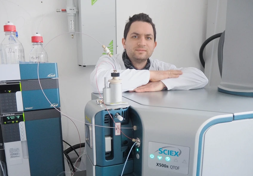 <p>TUL/Adam Pluhar: Žádná molekula se mu neschová. Nejmodernější spektrometr začal pracovat na CxI</p>
