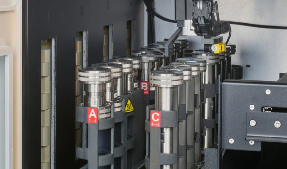 Pragolab: Extrakční cely uvnitř systému Thermo Scientific EXTREVA ASE