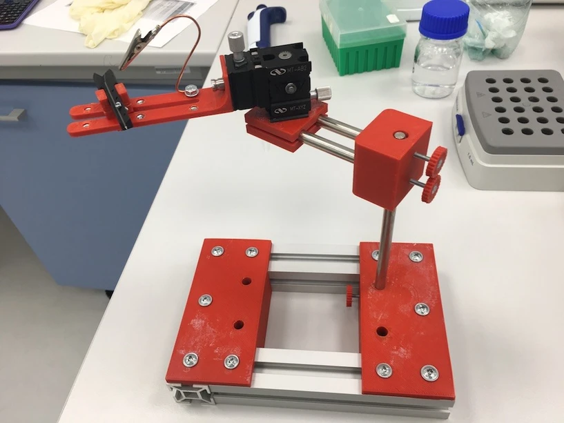 TriLab: BIOCEV - online nanospej