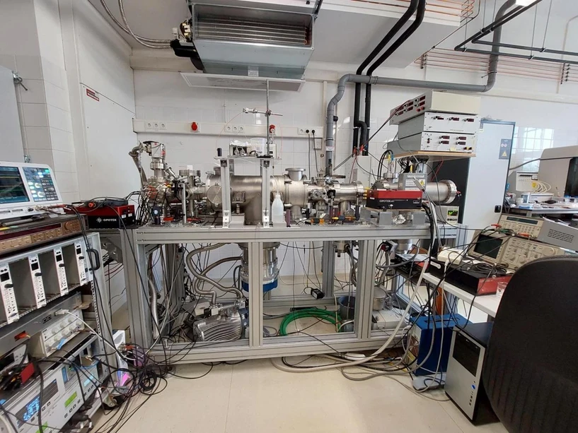 ÚFCH JH: Laboratorní aparatura, na které budou studovány chemické a fyzikální procesy probíhající na Enceladu (laboratoř Berlín)