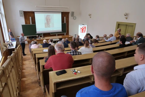 Proběhl slavnostní seminář zahajující rok oslav 100. výročí osamostatnění Katedry analytické chemie PřF UK