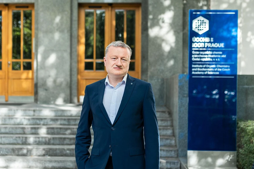 ÚOCHB AV ČR: Prof. Jan Konvalinka, ředitel ÚOCHB