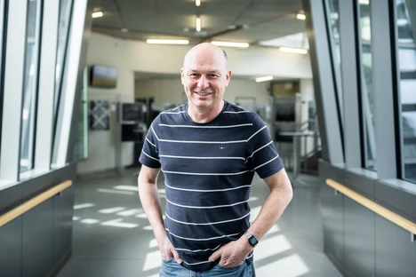 Vědci z ÚOCHB vyvíjejí lék na alopecii