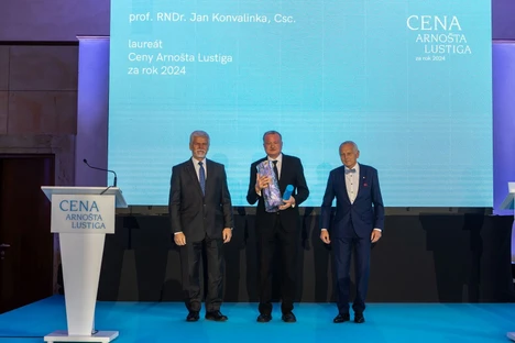 Ředitel ÚOCHB obdržel cenu Arnošta Lustiga za podporu celospolečenských hodnot, jakými jsou odvaha, lidskost a spravedlnost