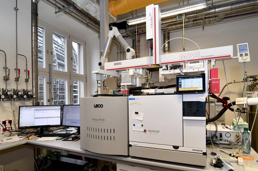 ÚOCHB/Specializované GC-MS systémy: GC×GC-TOFMS LECO Pegasus 4D