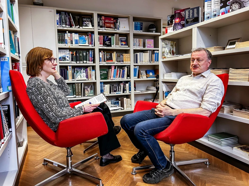 ÚOCHB/Tomáš Belloň – Podcast CHEmic #52 – Škrty Trumpovy administrativy doléhají na vědeckou komunitu a pocítí je celý svět.