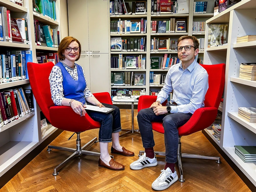 ÚOCHB/Tomáš Belloň – Podcast CHEmic #59 – Čeští vědci by si zasloužili víc domácích příležitostí. Neodcházeli by do zahraničí